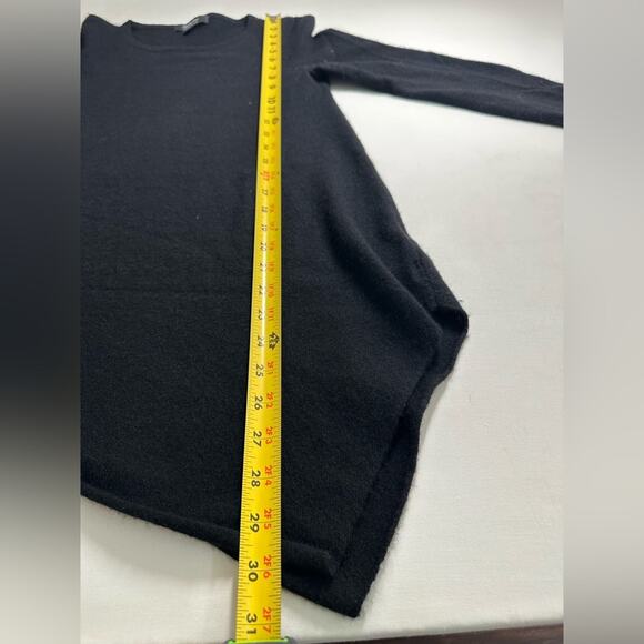 Saks Fifth Avenue 100% Cashmere Black Scoop Neck Asymmetrical Hem Sweater Small - Picture 6 of 6